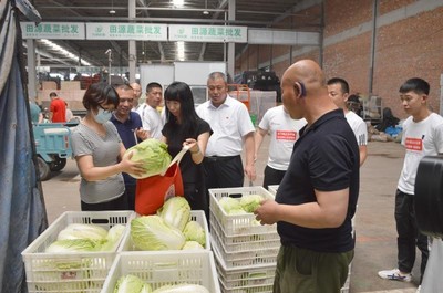 四平市創(chuàng)新開(kāi)展“你點(diǎn)我檢”食用農(nóng)產(chǎn)品批發(fā)市場(chǎng)食品安全監(jiān)管活動(dòng)